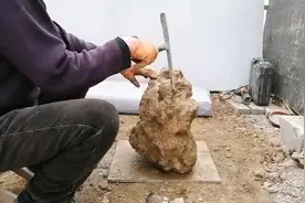 师傅教你利用吸水石改造成美丽有层次的流水景观！你学会了吗？视频封面