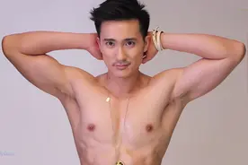 帅哥：两个阳刚健硕的肌肉型男，腹肌好诱人！视频封面