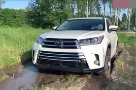 丰田汉兰达四驱性能怎么样？泥泞地里跑一圈你心里就明白了