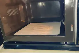 打工仔第一次在家做蛋糕用微波炉代替烤箱 看看能成功吗视频封面