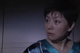 宋丹丹故意装梦游吓唬金亮爸爸，这手段真是一绝，把我笑惨了