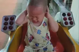 农村小宝宝，首次城里做摇摇车，大哭不肯回家#少儿招募计划#视频封面