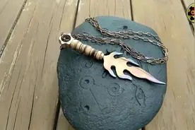 看看如何用废弃的木材和铁片做一个帅气的吊坠