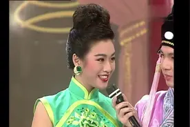 重温1993国际华裔小姐钟丽缇、卢淑仪、张慧仪与司仪互动精彩时刻视频封面