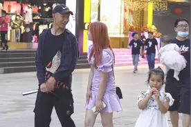 你愿意冬天谈恋爱还是夏天谈恋爱，威武霸气小哥：我一年四季都想视频封面