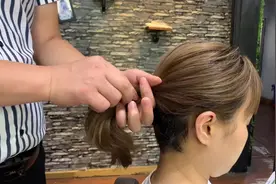 大热天短发这样简单一扎，瞬间凉快又时尚，赶紧来看看吧