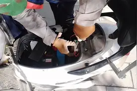 电动车怎样更换电瓶？手把手教会你！视频封面
