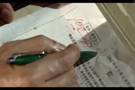 影视：山区学生进城考试迟到，老师不让进，满分卷子打脸城里老师视频封面