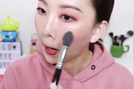 KitKat和Etude House联名眼影盘开箱刷色试用