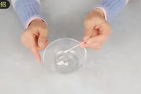 牙膏加甘油来涂脸，美白又淡斑，肌肤水嫩透亮