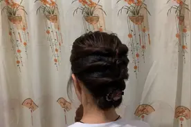 夏天短头发扎脖子又热又痒！这样扎凉快又好看.