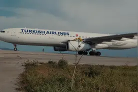 罕见的土耳其航空A330-300客机，跑道边实拍视频封面
