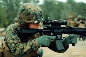 吃鸡名枪M416的现实版 美军最先进的步枪HK416 可水下射击视频封面