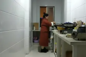 砂锅酱牛肉这样做，配上9张薄饼一卷，我和妹妹吃美了