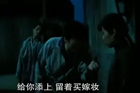 骆驼祥子：祥子偷走三匹骆驼，却只卖了三十多块，他的人生太悲惨视频封面