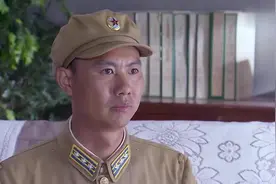 绝密543：营级政委肩扛两杠三星，和首长一个军衔，真有实力