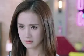 青春向前冲：干瞪眼！美女和心上人激动相拥，绿茶女嫉妒心爆棚图片