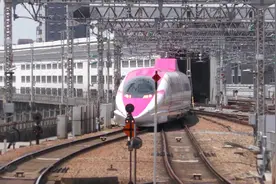 日本的hello kitty列车，老夫的少女心呀视频封面