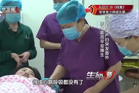 高位截瘫妈妈执意产子，孩子生出来爸爸给医生跪下了！医生泪目视频封面