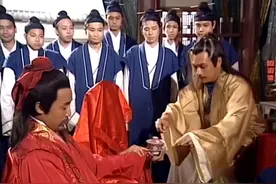 倚天屠龙记：和植物人成亲，杨不悔对殷六侠的爱让人羡慕视频封面