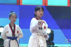 萌娃表演跆拳道《跆拳有道》，帅气连踢木板，也太厉害了！视频封面