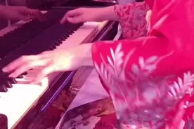日本小姐姐穿着和服霸气弹奏《千本樱》，精彩视频封面