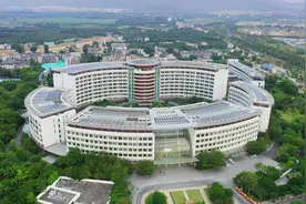 航拍301医院，在海南岛三亚海棠湾，优美建筑群，秀丽的自然风光视频封面