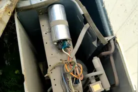 空调出现EE故障代码，为何是电容出问题？看家电维修师傅怎么说视频封面