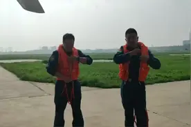 起飞！第83集团军某空中突击旅3架直升机受命投入新乡救灾图片