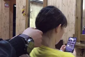 没想到短发低马尾这样随手一扎，自然又大方，还这么简单省事视频封面