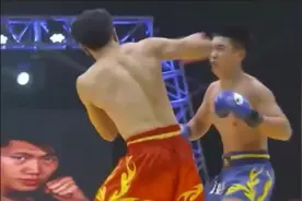 跆拳道教练挑战自由搏击，赛前放大活，上了擂台被当靶子视频封面