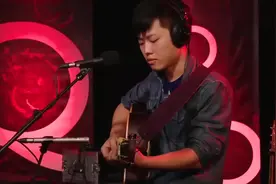 曲婉婷钢琴弹唱《我的歌声里》，久违的歌声让人感动！