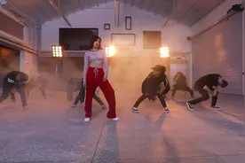 宋茜《屋顶着火》MV舞蹈版视频封面