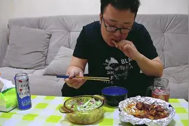 在家空气炸锅20分钟自制烤羊排，配上沙拉加啤酒，不要太爽哦!视频封面