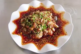 厨师长教你口水鱼片的做法，先吃菜后吃鱼，鱼肉麻辣鲜香入味巴适