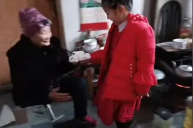 今天奶奶过生日，老人家挺高兴，其实陪老人过生日也是一种幸福视频封面