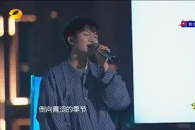 周深深情演唱《关于青春》，迷人细腻的嗓音让人陶醉！视频封面