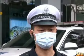 注意！南宁街头现无牌共享电单车，民警警告：市民骑上路将受罚视频封面