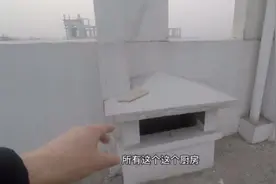 楼顶都有什么秘密，厨房的烟去了哪里？跟着小伙一起上去看看吧视频封面