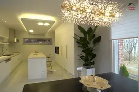 在韩国据说这个房子值7亿7千万韩币 相当于460万人民币视频封面