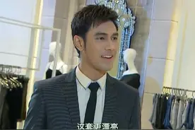 《女保镖》女主帮忙试衣服结果太漂亮了，男主露出星星眼视频封面