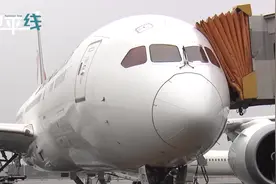 惊险！日航波音787客机飞上海 起飞滑行时驾驶舱玻璃开裂紧急停飞视频封面