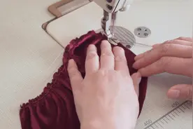 衣服领口太低太暴露？美女教你修补方法，漂亮又时尚视频封面