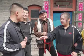 小伙因工作原因离开小贝剧组，妹子哭得撕心裂肺，因戏生情？视频封面