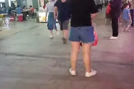 东莞市常平镇人流量最大的一条商业街，美女如云，看得我眼都花了