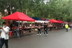 哈尔滨想摆摊，几大夜市最好别去，费用高而且随时会被赶走！视频封面