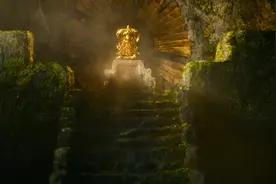 女孩探险，发现神秘山洞，墙壁有古老的图案！视频封面
