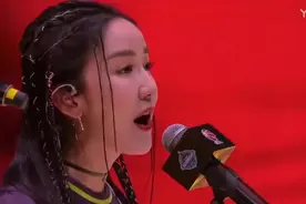 全明星周末：娄艺潇一王者带四青铜献唱《我和我的祖国》！视频封面