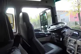 带你仔细参观一下MAN卡车的驾驶室，感觉如何呢视频封面
