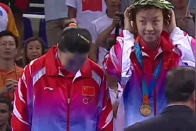 经典回顾，2004雅典奥运会乒乓球女子双打，王楠张怡宁夺金！视频封面
